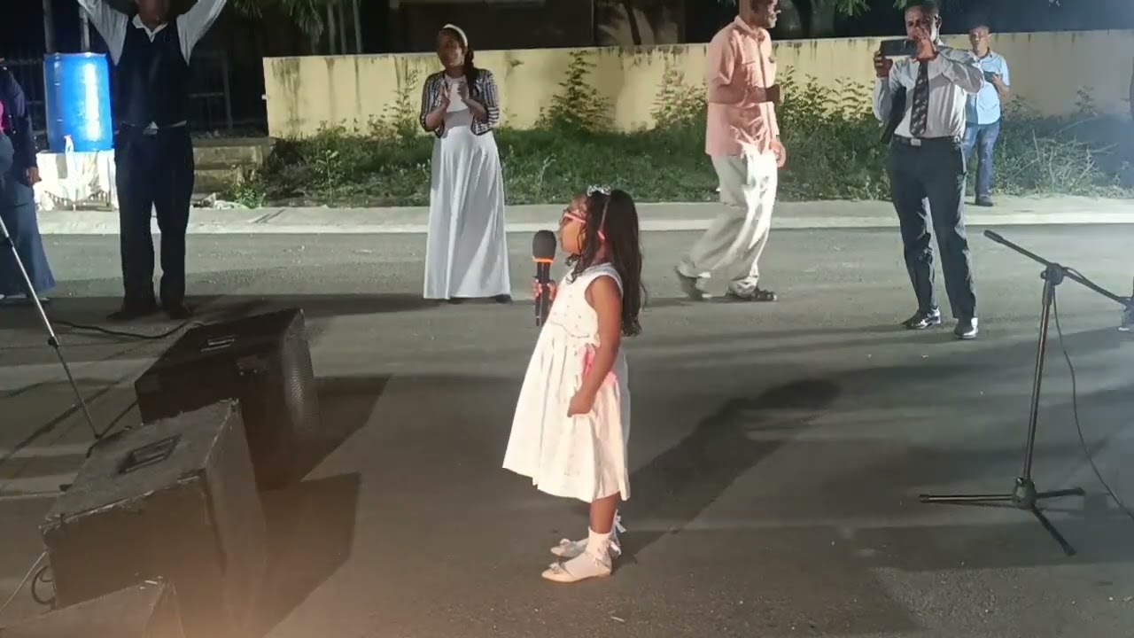ESTA NIÑA CANTA CUANDO EL ME TOCA Y DEJA A TODO SORPRENDIDO 😨 ALABANZA