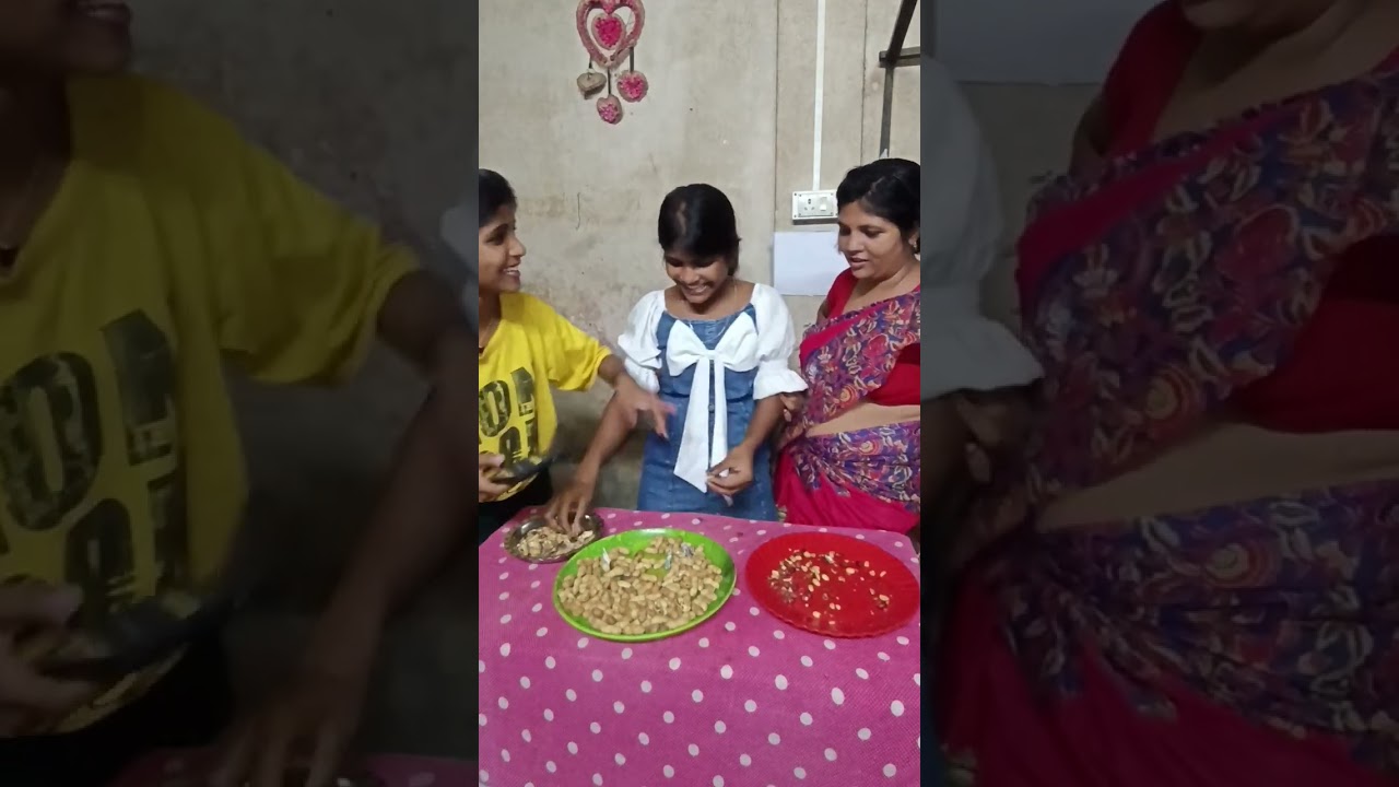 কে কত কম সময়ের মধ্যে বাদামের খোসা ছাড়িয়ে রাখতে পারে🎁#viral #funny #trending #challenge #subscribe
