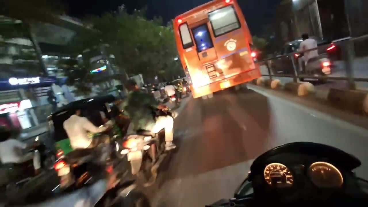 Vlog 168/365 Traffic me police aa gai bach gaye nai to....🤔🤔🤔#vlog #motovolgger #lifevlogging 