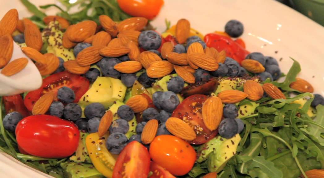 Lola Berry - Superfood Salad
