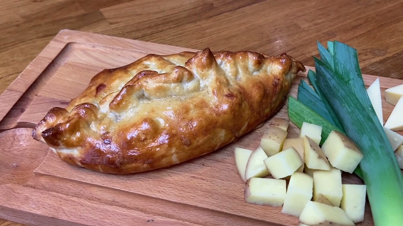 Pieter demonstrates making leek, potato & cheese pie