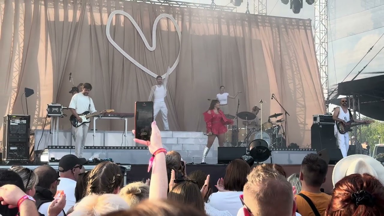 Ewa Farna - Uvod, No a co, Leporelo (Hlučín, Štěrkovna Open Music, 25.07.2024)