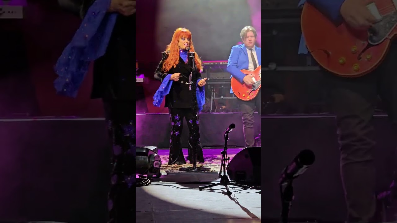 🎸Back to Wy Tour🎤@Wynonna singing 