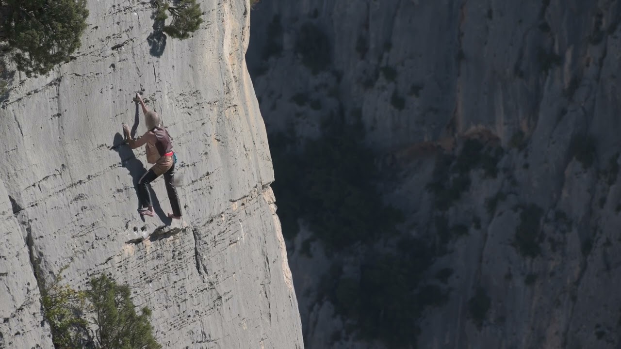 images filmèes au Verdon et en solo pour Riding Zone  apres 22 annèes  d.abscence  sur le rocher .