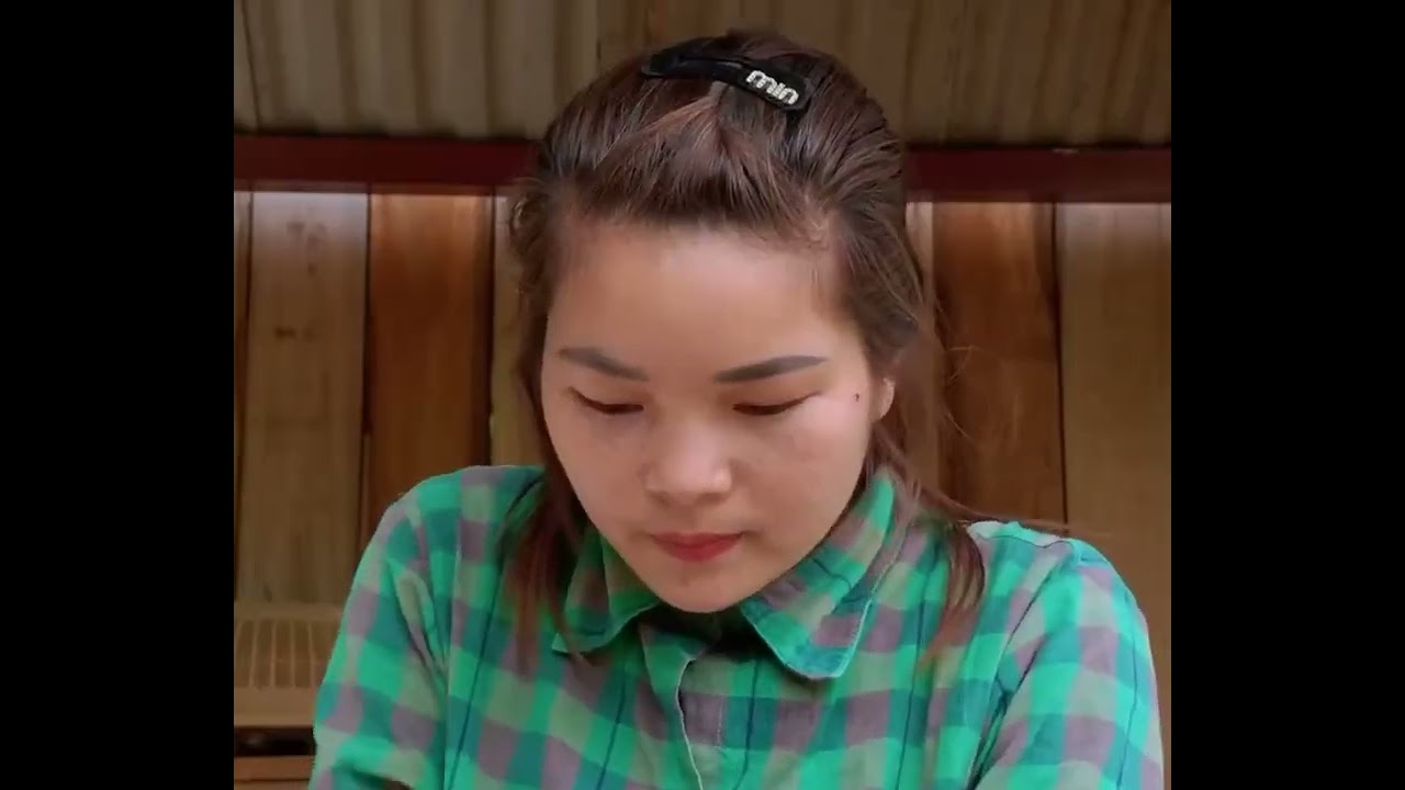&ldquo;Village Life of an 18-Year-Old Single Mother &ndash; Making and Preserving Lard at Home&rdquo;