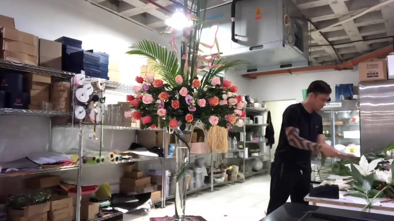 #FloristDesigner how to make  flower 🌺 arrangements for lobby hotel 🏨