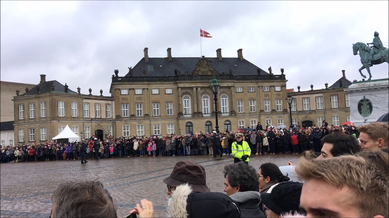 Livgarden i rød uniform 1 Januar 2018