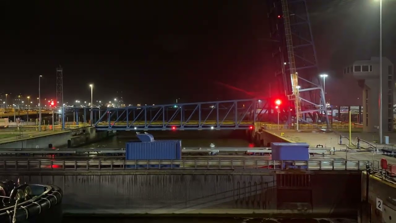 LOCK GATE OPENING FOR SHIP LASSAGE IN BELGIUM🇧🇪