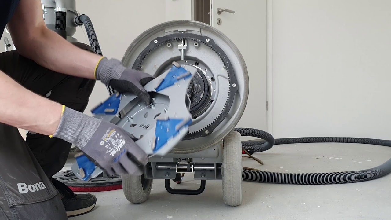 Brou&scaron;en&iacute; s Bona FlexiSand a Bona Concrete Disc