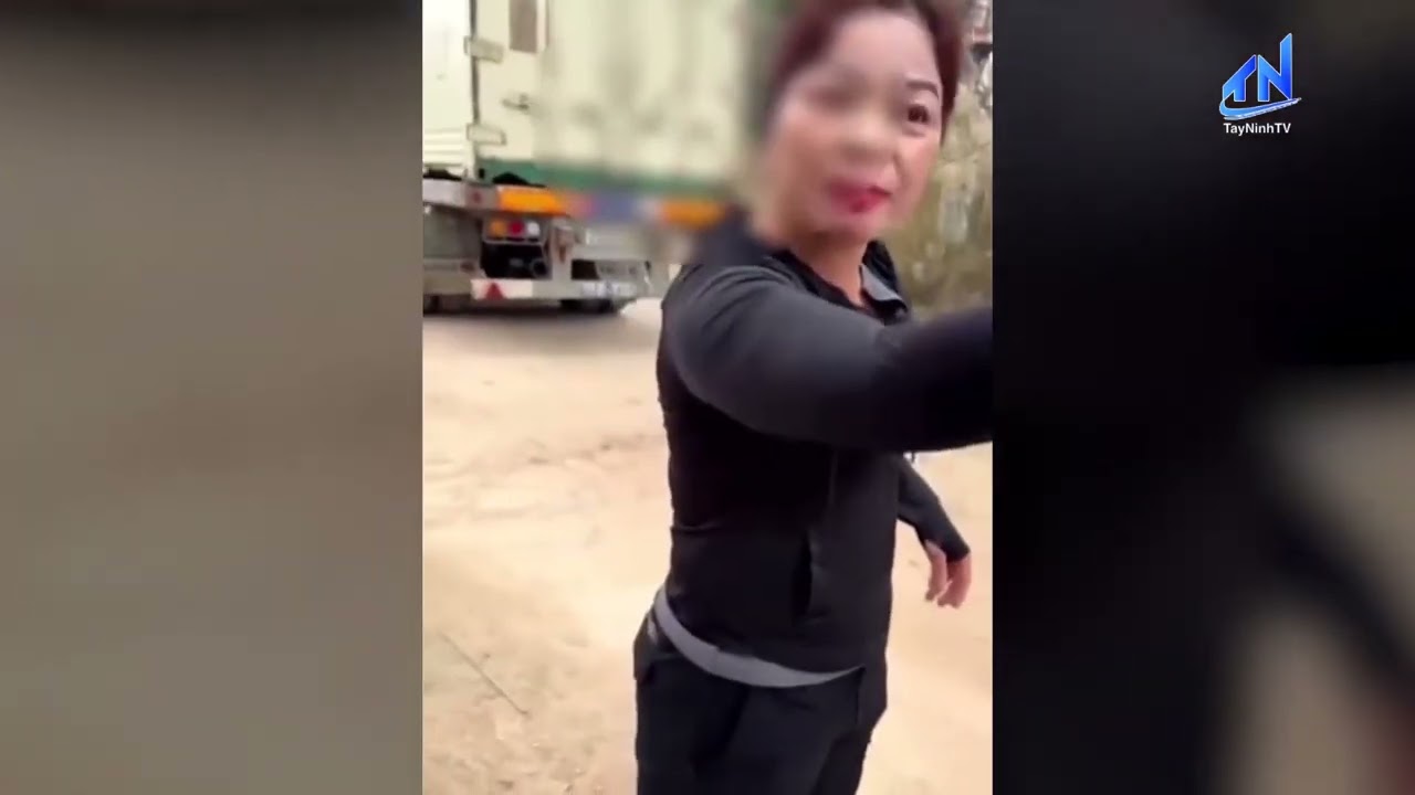 Bắt khẩn cấp đối tượng thu tiền xe trái phép người đi lễ | TayNinhTV