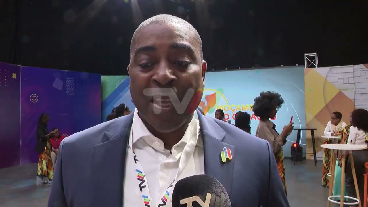 Festa do 7 de Abril: Trabalhadoras da TVM recebem capulanas
