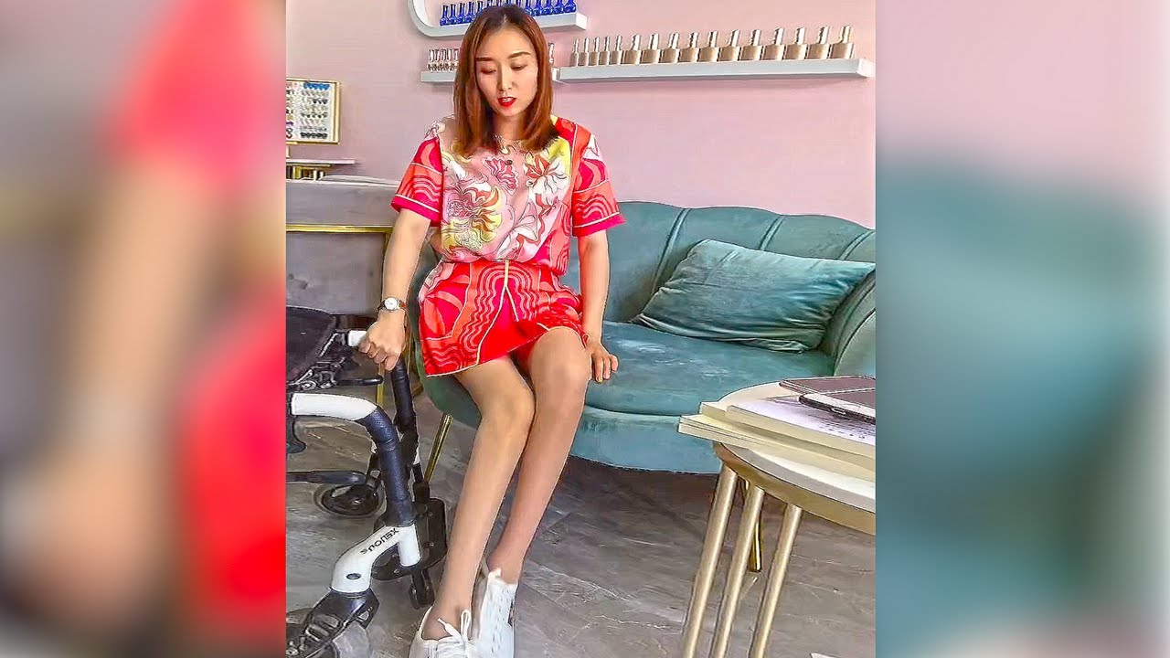 Милая девушка-колясочница пересаживается и пытается ходить #3