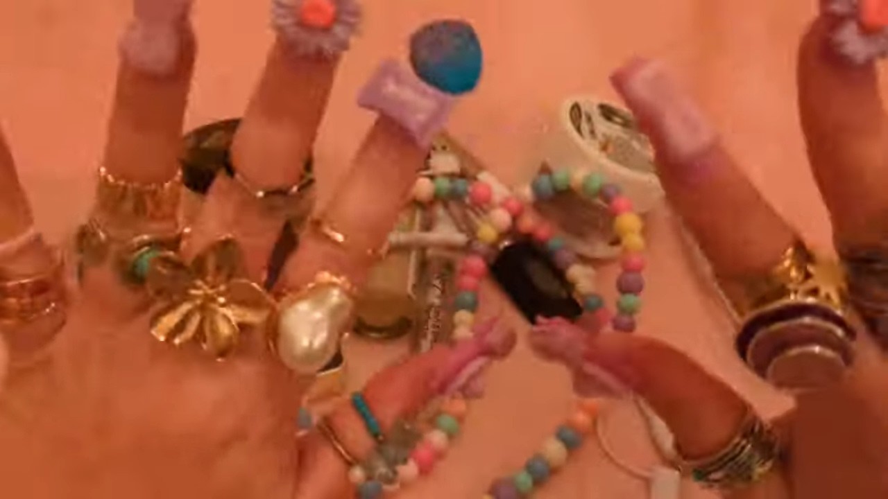 Makeup ASMR: Fast rings and nail tapping create ultimate tingles #asmrmakeup #asmrfastandaggressive
