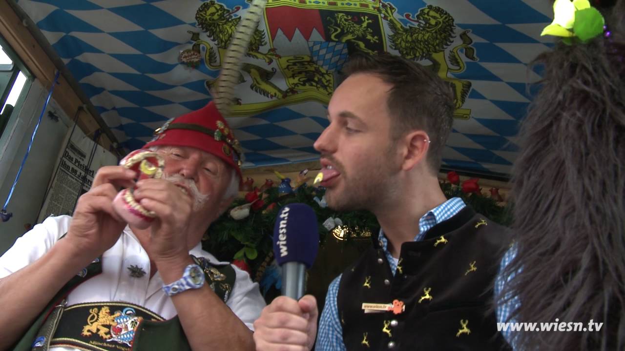 Münchner Vogelpfeifer auf dem Oktoberfest