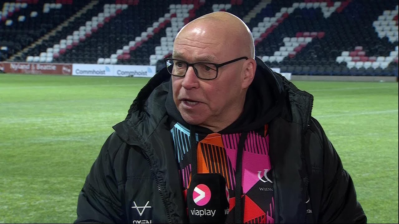 Widnes Vikings coach John Kear reacts to win over Halifax Panthers