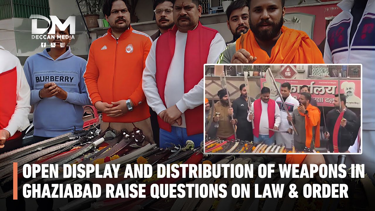 Ghaziabad Mein Khulay Aam Hathyaaron Ki Taqseem, UP Ke Law & Order Par Sangin Sawalat | Deccan Media