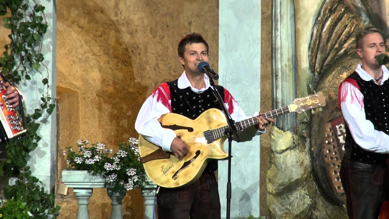 Ansambel Vikend-Zaljubljen (v živo)