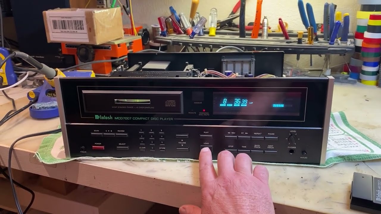 McIntosh MCD 7007        www.mciaudio.com