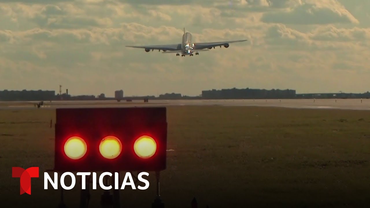 Aeropuertos de Newark y Atlanta detienen operaciones en pleno Día de las Madres | Noticias Telemundo