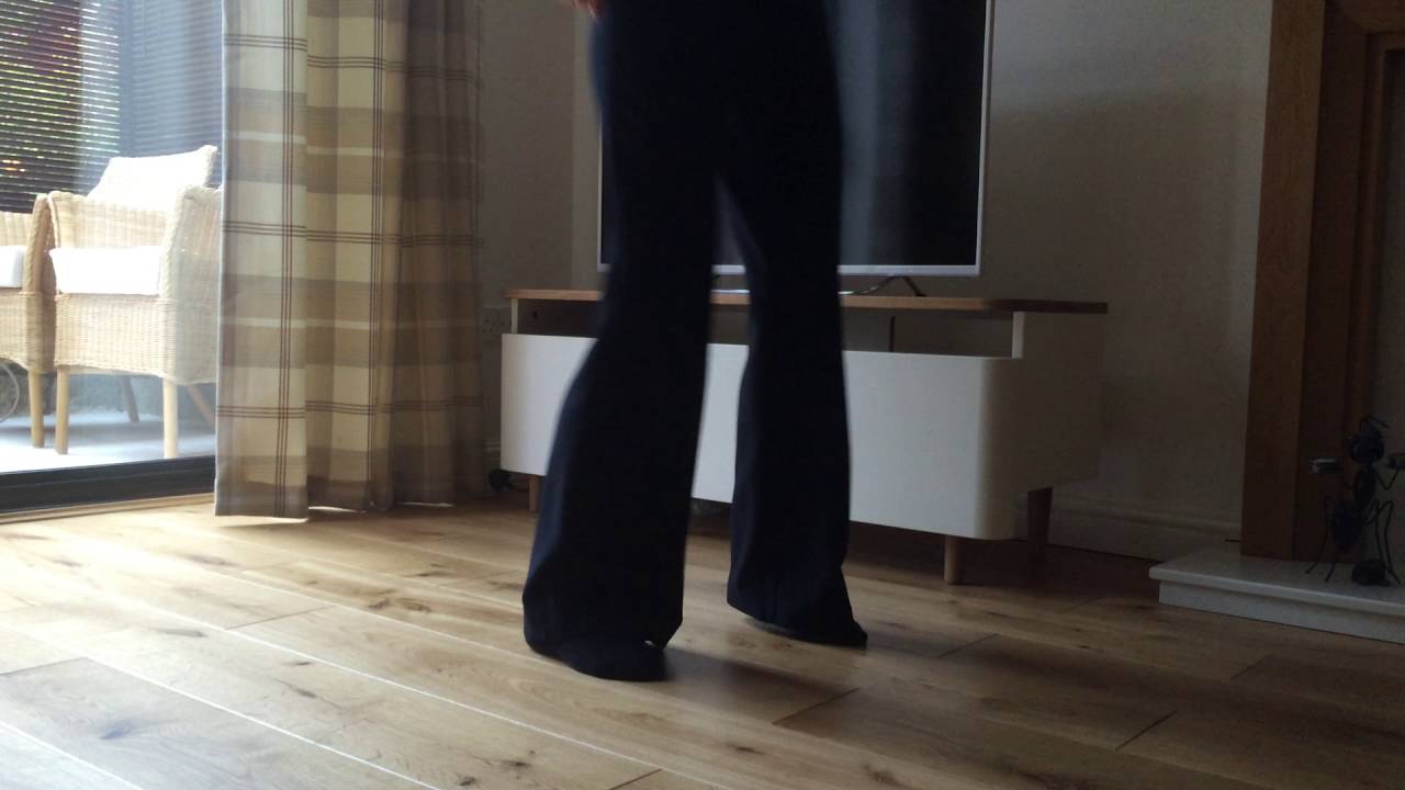 The Northern Soul basic dance step 'The Shuffle'.