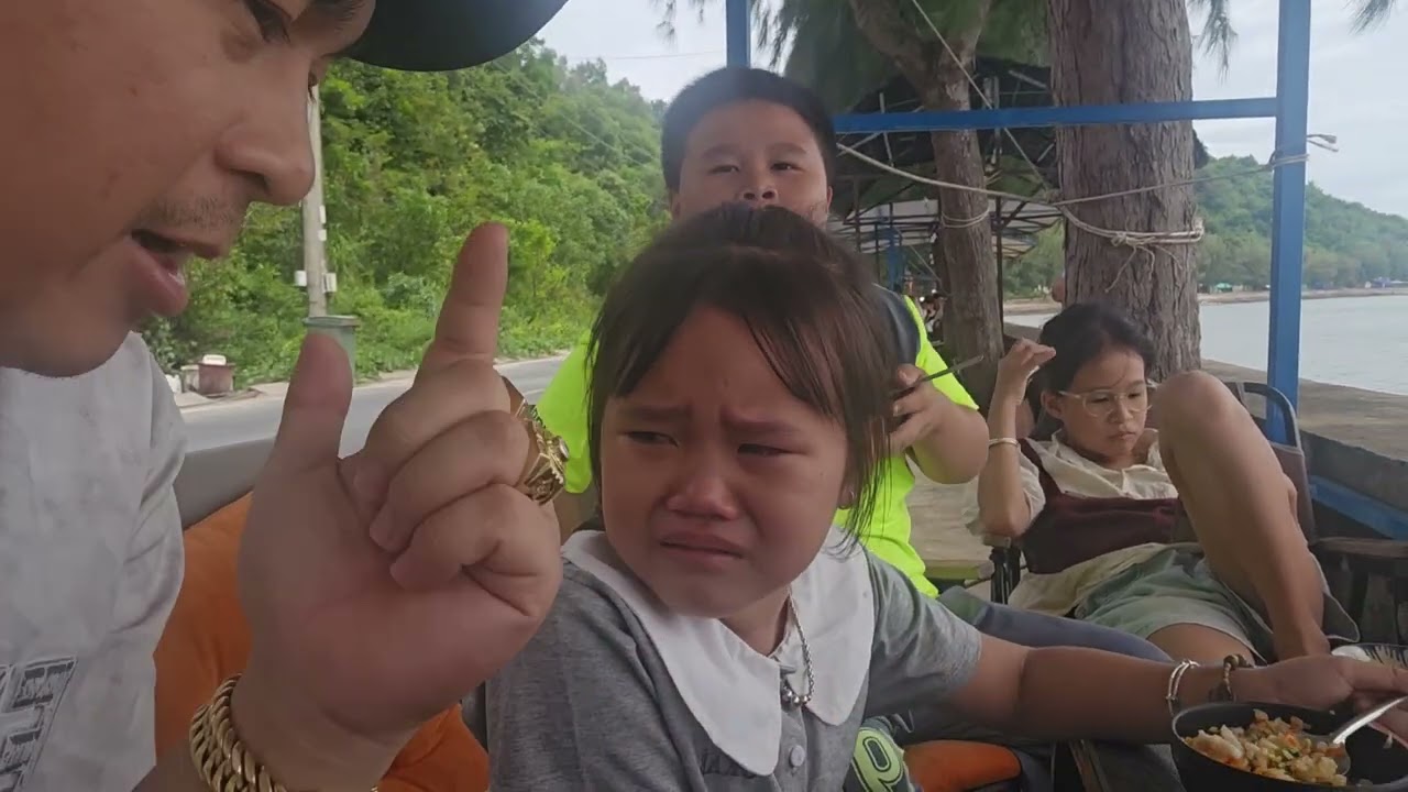 Mừng mẹ thi đậu bằng lái cả nhà cùng đi biển