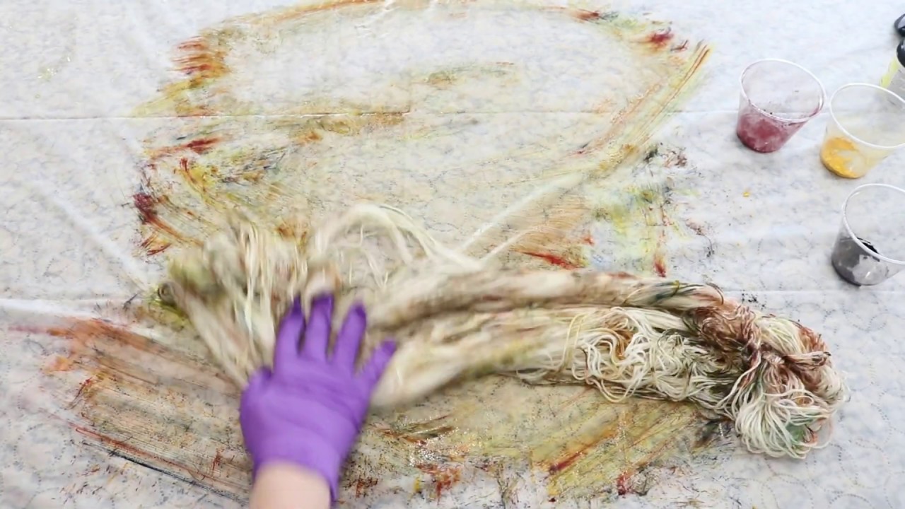 Leave No Dye Behind Chanukah OOPS Edition: Wiping Up Dye Powder with Yarn