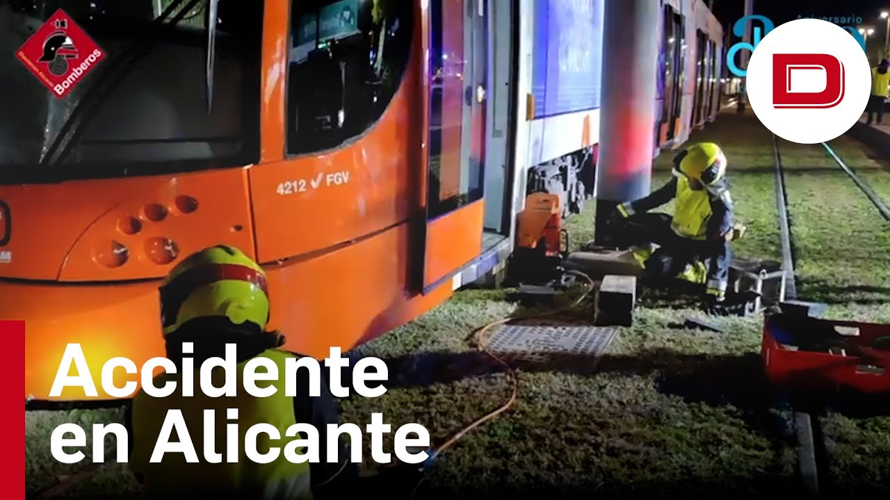 La labor de los bomberos tras el accidente en San Vicente del Raspeig (Alicante)