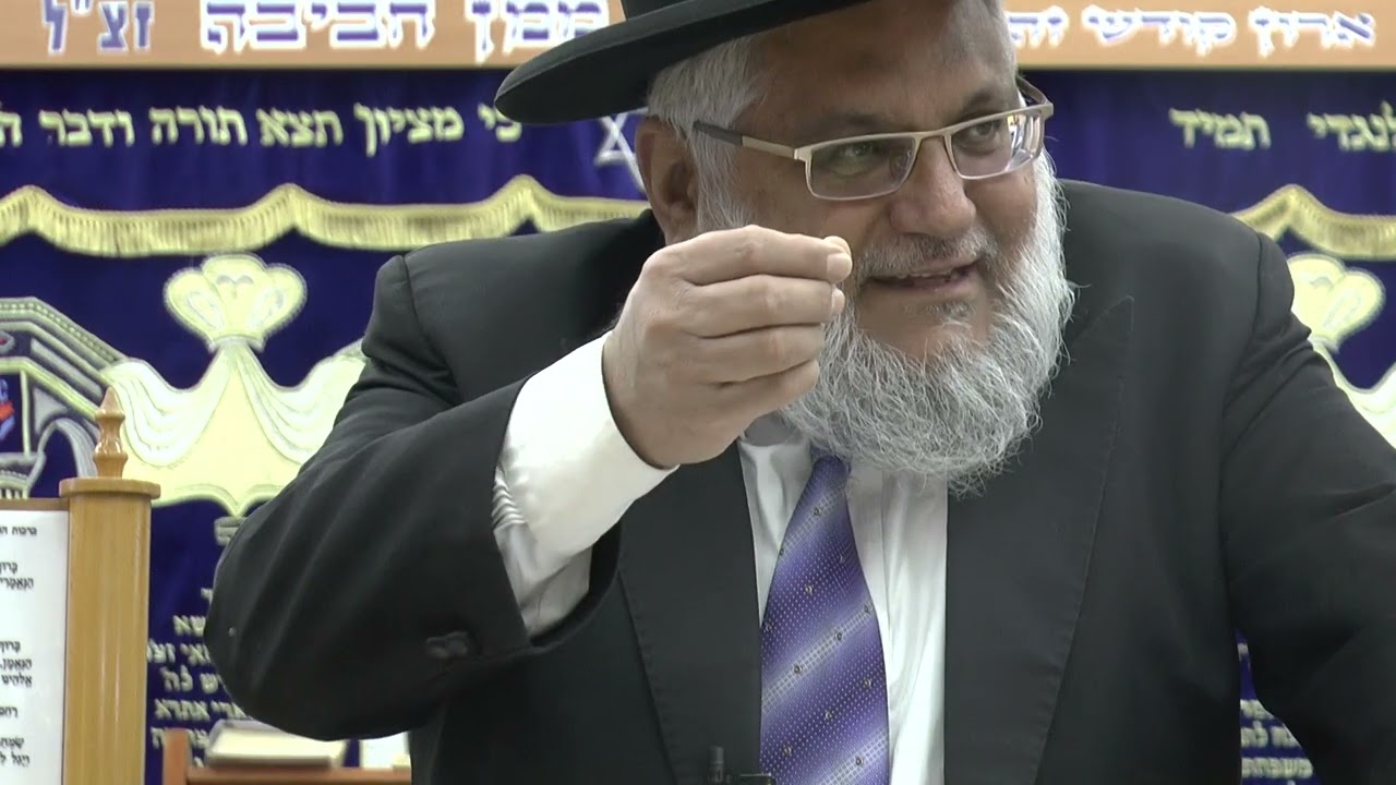 {1486}נורת מקרר ,בשבת,שנשכחה דולקת{1}הרב משה אלחרר רב העיר שלומי{חדר שירותים שביציאה הנורה תכבה}