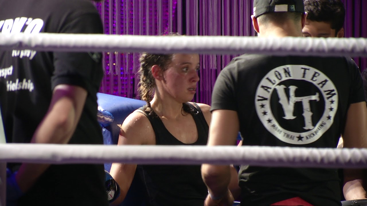 Oumaima Pika (Valon Team) vs Hasna Teziti (Team Mahjoubi) - Fight & Dance 29 April 2018