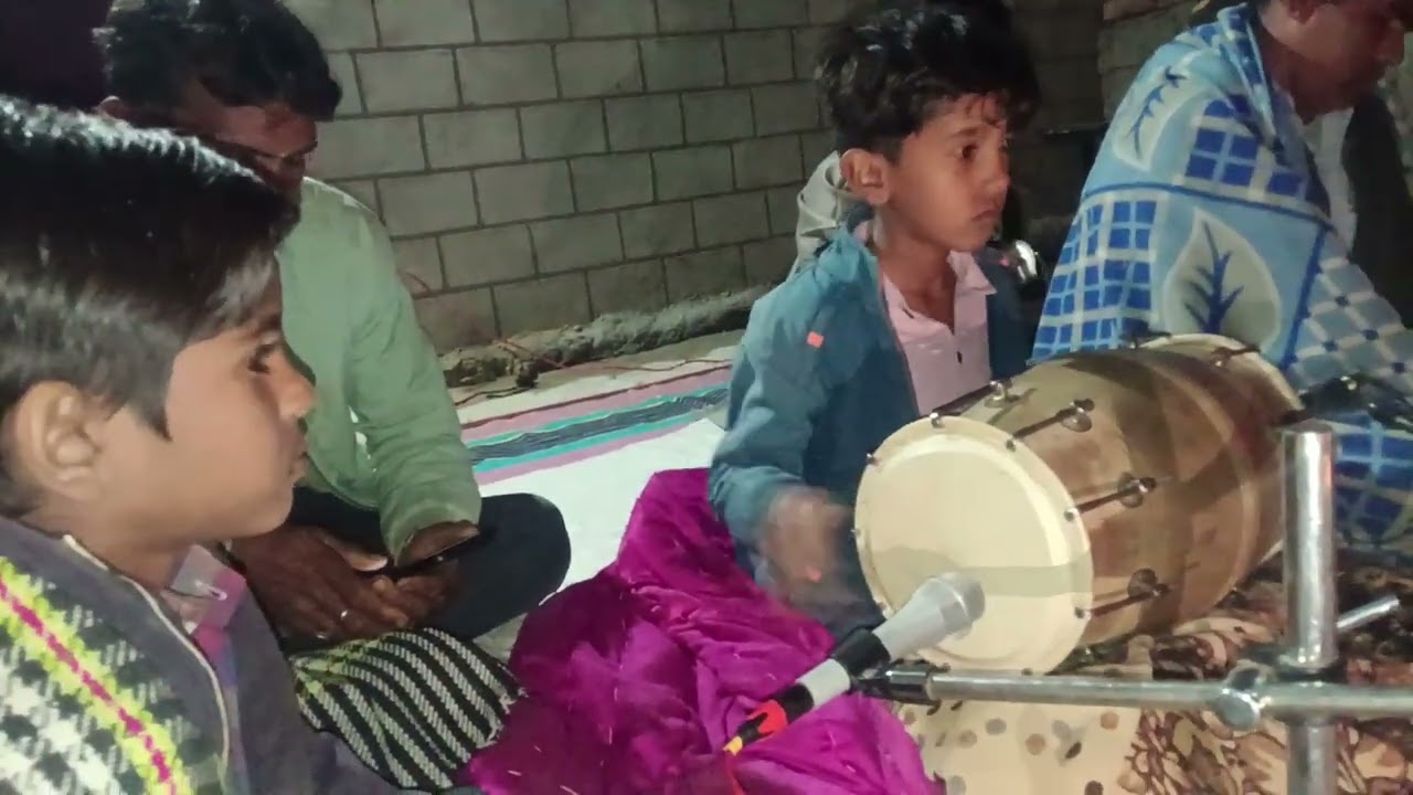 बहुत बहुत शानदार भजन। करते हुए।  गायक गोमाराम जी मायल 🙏🙏💐