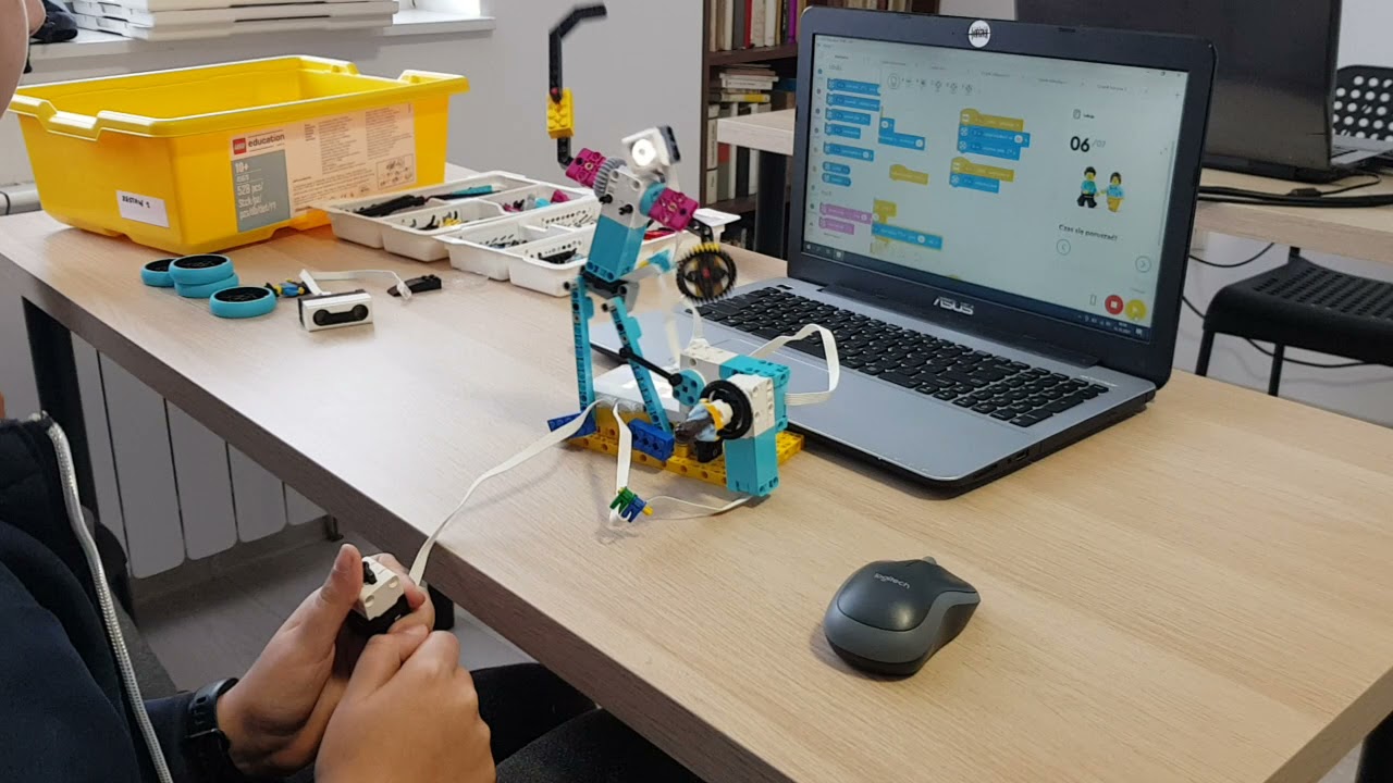 Robotyka dla dzieci, programowanie robot&oacute;w Lego, Agniszkoła - Projekt Tancerz