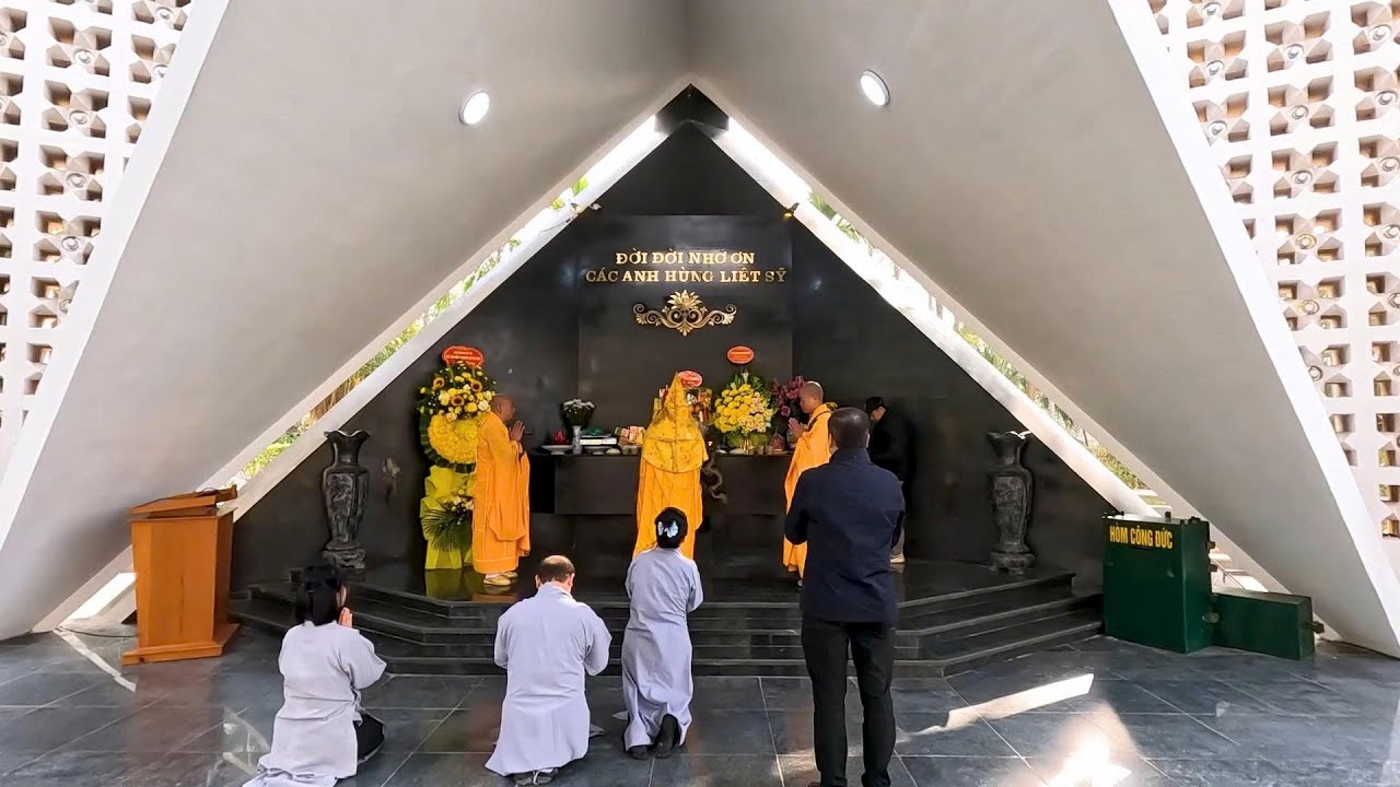 ĐẠI LỄ TRAI ĐÀN tại Nghĩa Trang A1 Điện Biên Phủ do bà Lê Cao Quỳnh Thư đại diện CT CPTMDV BMG | P1