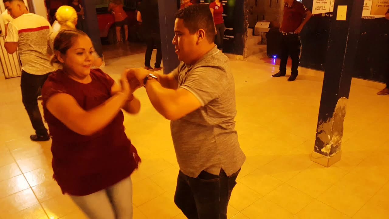 ALUMNOS Bailando Cumbia CON PASION!! #1 2018