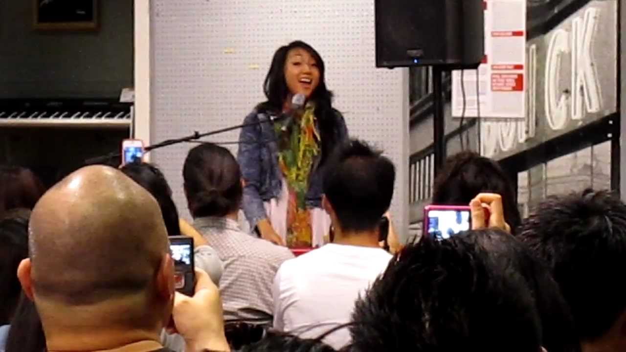 Clara C-Rocketeer Live at Guitar Center
