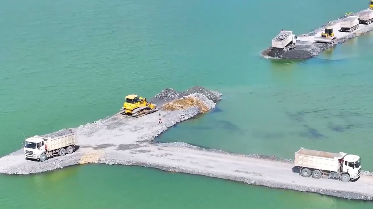 SHANTUI DH17 pushing soil beautifully on Connect New Road