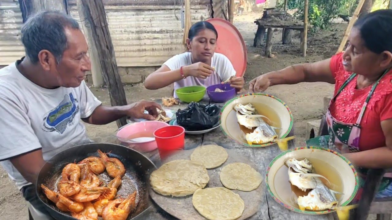 Esto desayunaremos en familia unas Ricos camarones fritos y caldo de pescado 😋🤯
