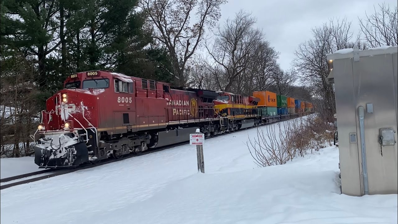 CPKC Intermodal Train Books It thru Oconomowoc, WI, Crew Gives Horn Salute! 12/10/2025