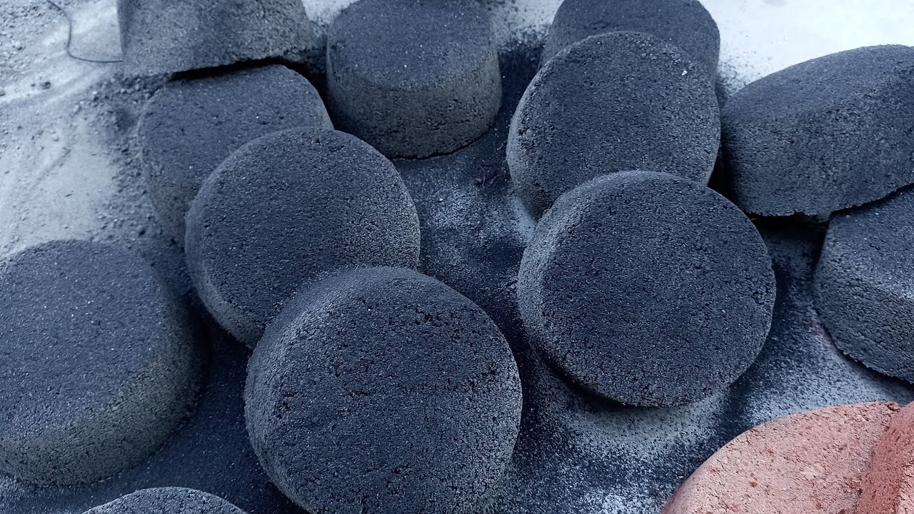 Asmr: Pure Charcoal & Gritty Sand Bowls Crumbling and Twisting In Water &  Damp Play🖤🤍 #asmr #shorts