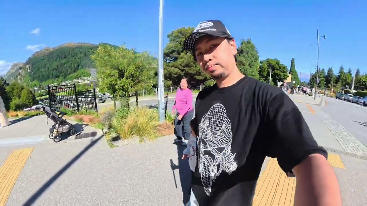 #QueenstownNZ Walk & Eat | City Vibes, Street Views & Food Moments