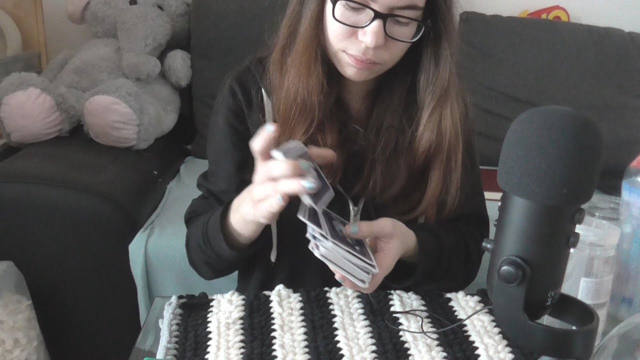 ASMR Roleplay: Tarotkarten legen mit Frau Ember