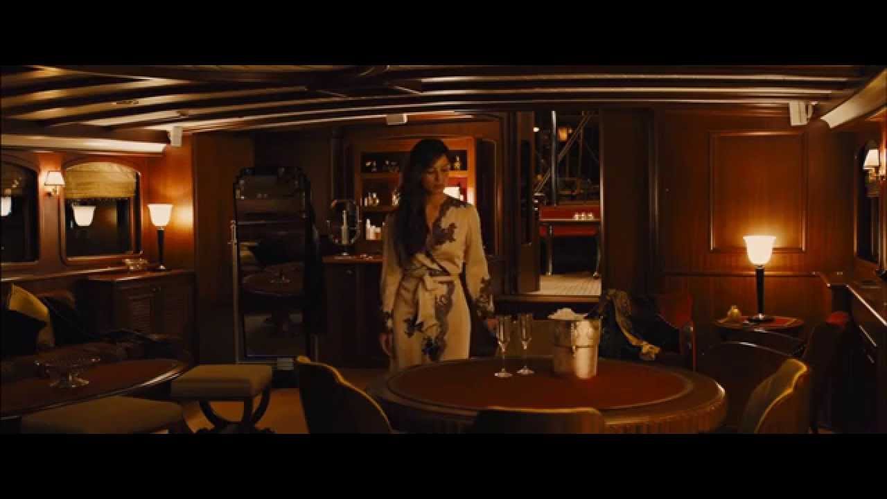 Skyfall - James Bond se reune con Severine y van a la isla de Silva.