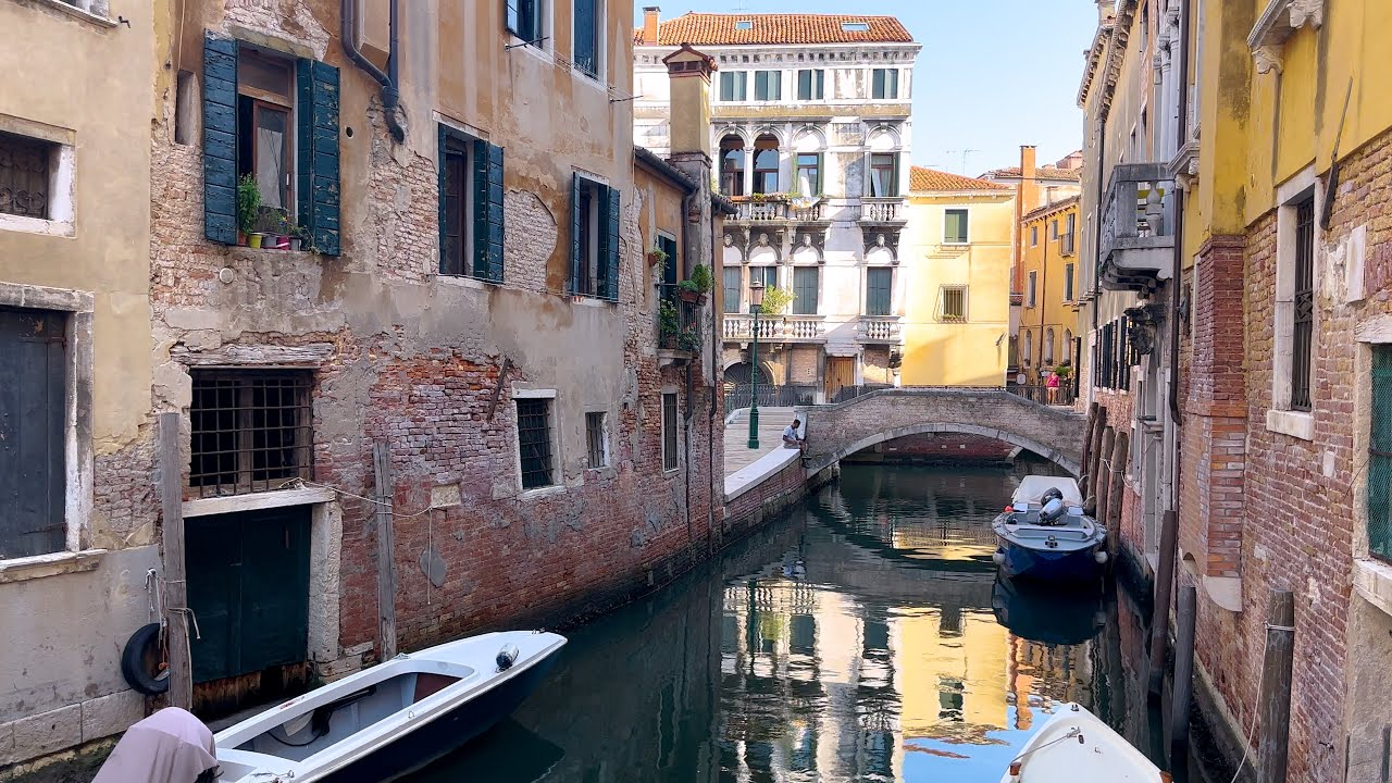 Venice, Italy 4K - Walk the Canals - HDR Binaural 3D Audio
