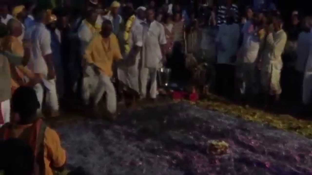 Marche sur le feu Temple Mahalatchimy Saint-Leu ville 2014