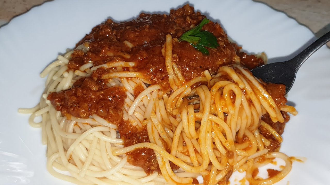 الذ😋سباغيتي بصلصة الطماطم 🍅والكفتة /بولونيز😍/بحال ديال المطاعم بالضبط ولا ارو#سباغيتي #صلصة_طماطم