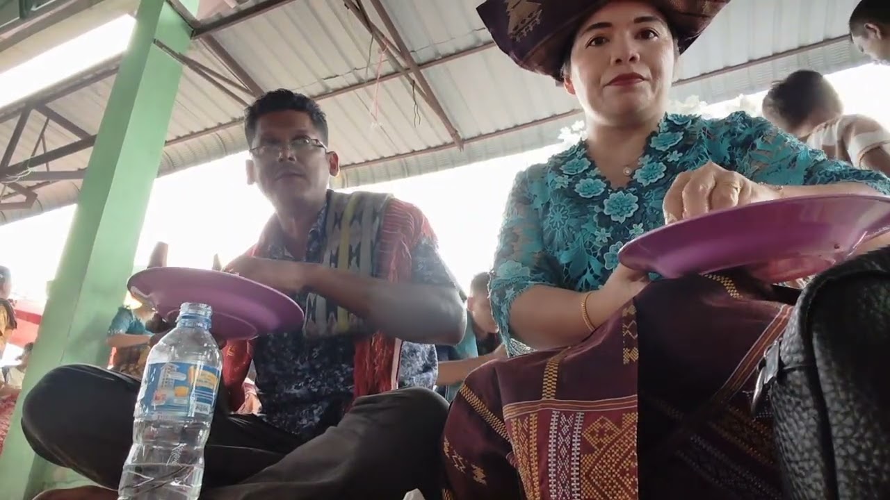 Setelah Semua Orang Makan Barulah Saya Dan suami makan Di pesta 