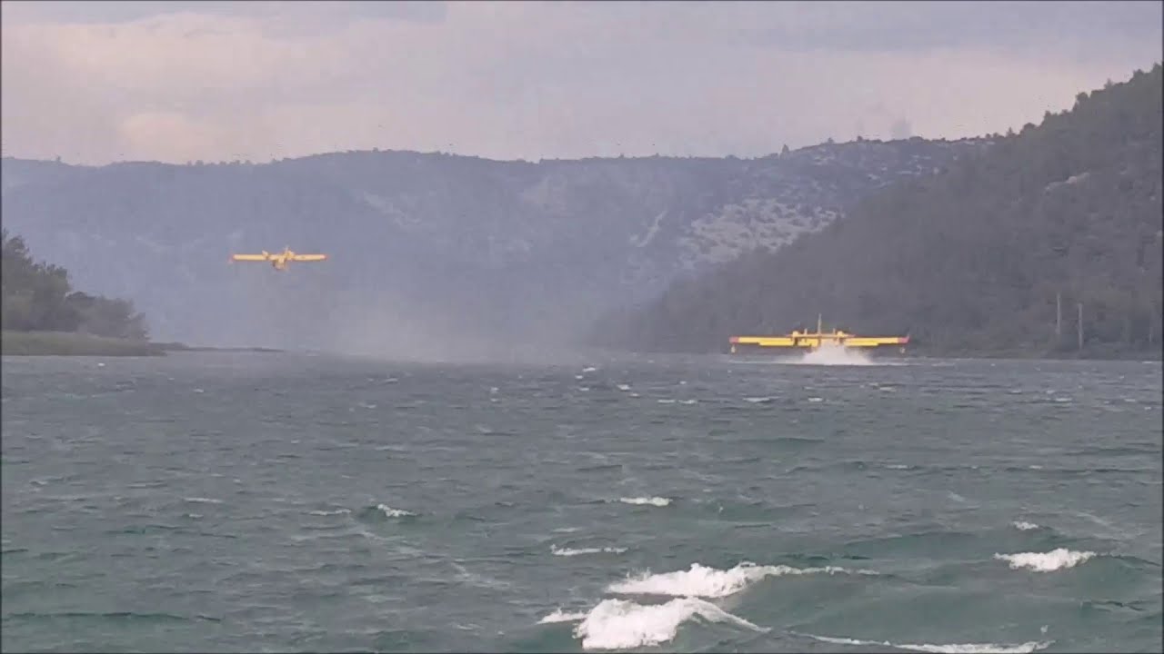 Rescue plane in Croatia Bombardier CL-415 - Nabieranie wody przez samolot ratunkowy