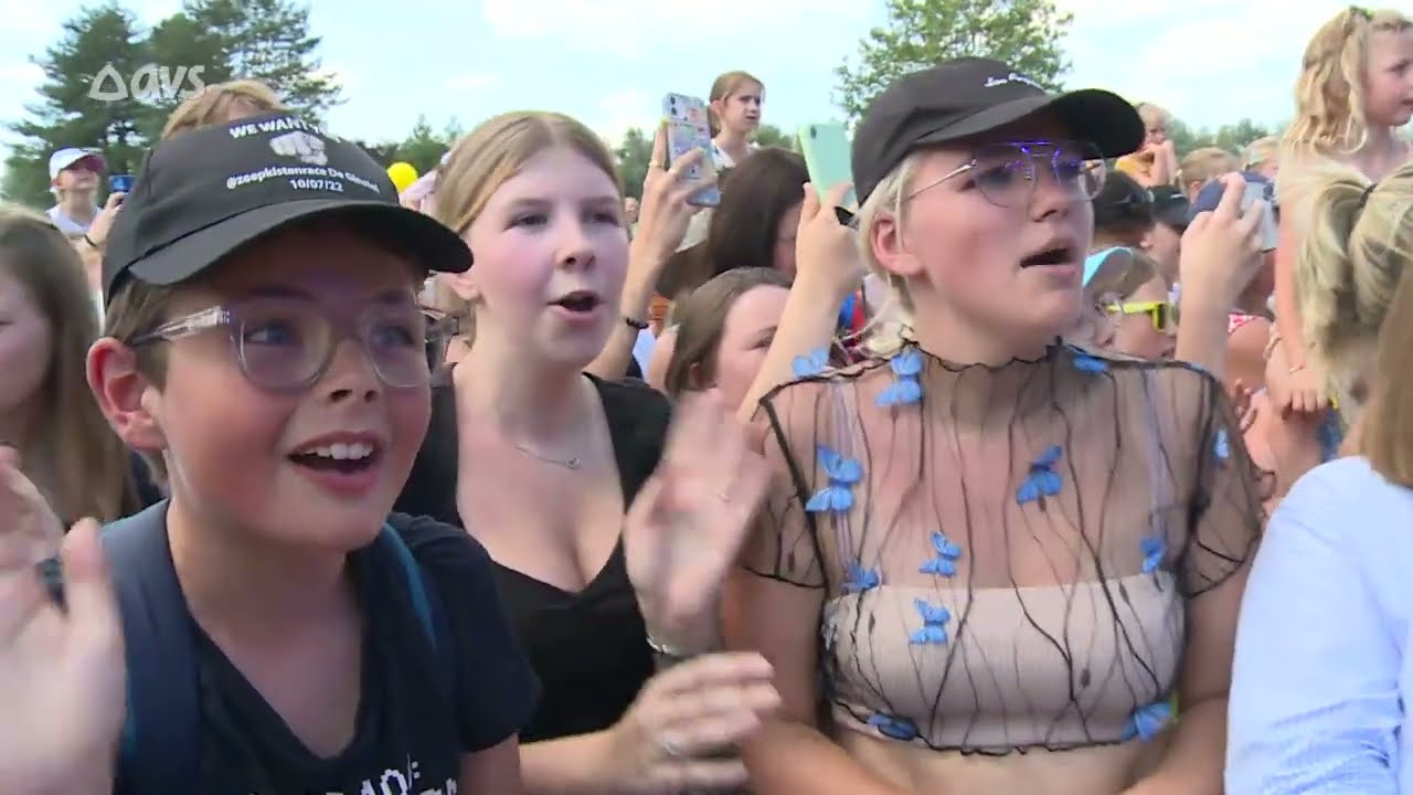 Popeiland lokt 12.000 bezoekers