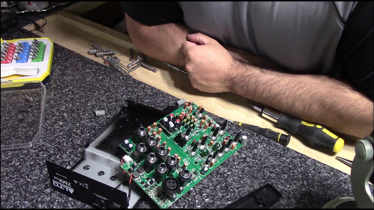 How to take apart an ALTO ZMX52 MIXER 