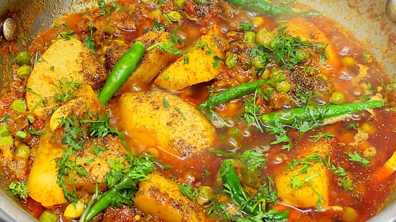 Winter special Sanwari Aalu Keema Matar | Keema Matar Recipe 😋.