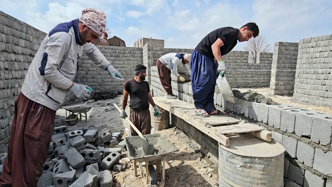 Continuing to build a house | Ali and Isa's professional wall-plastering with Salman's help 🧱🏗️
